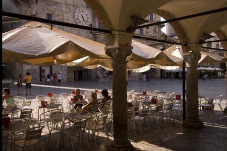 piazza del popolo ascoli dettaglio